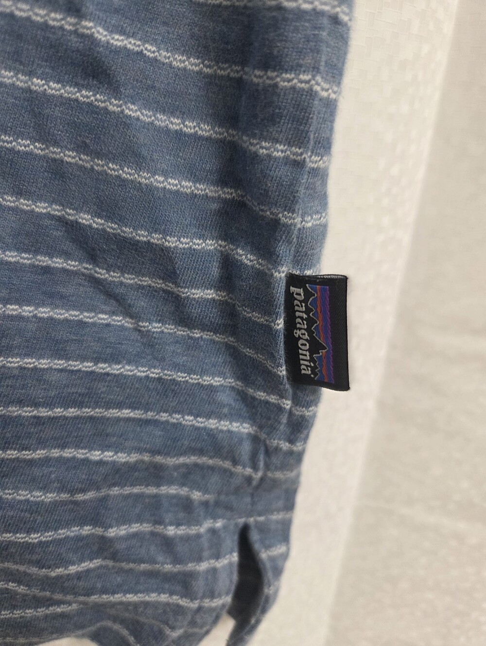 (5/$25) Patagonia Blue & White Striped Men's Polo with Chest Pocket Size Large - Picture 2 of 4